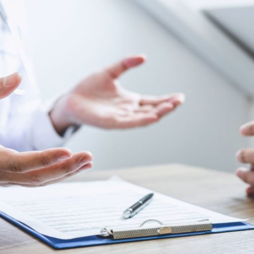 doctor-having-conversation-with-patient-while-disc-2022-11-17-06-05-38-utc